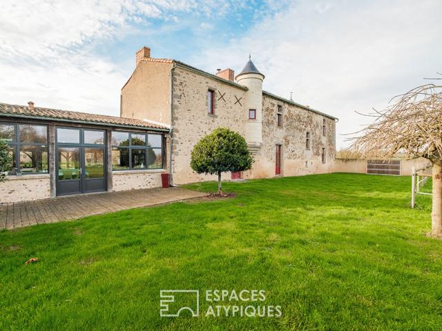 Propriété du XVIe avec gîtes, piscine et salle de réception