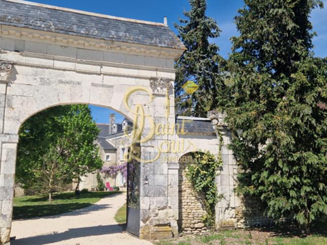 PROPRIETE DU XVIIEME 4 CHAMBRES AVEC POSSIBILITE 2 HA