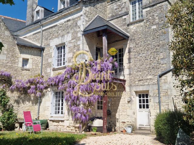 PROPRIETE DU XVIIEME AVEC EQUIPEMENTS EQUESTRES ET PRAIRIE