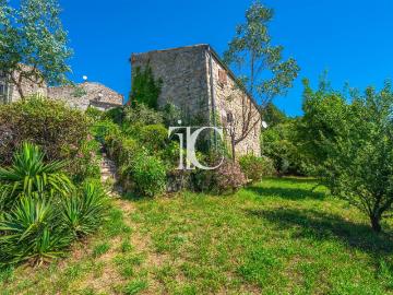 Propriete Du Xviiieme 5 Habitations 8814M² De Terrain 363m² Vinezac