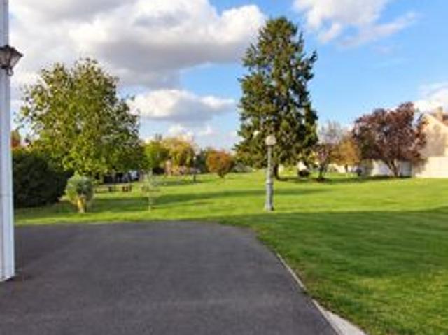 Propriété env. 400 m² – Terrain constructible 6 549 m² – Potentiel 18/20 logements – Moissy Cramayel
