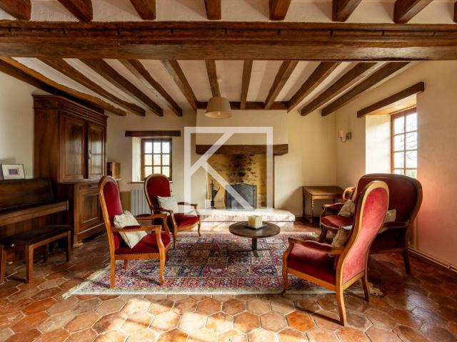 Propriété En Campagne 380m² Chevillé