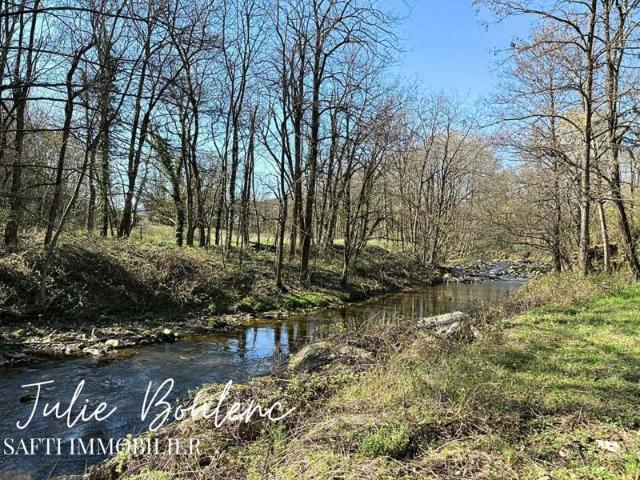 Propriété en bord de rivière