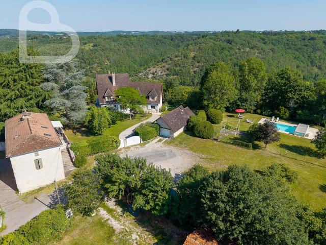 Propriété en position dominante avec gîte vue panoramique 303m² Saint Denis Catus