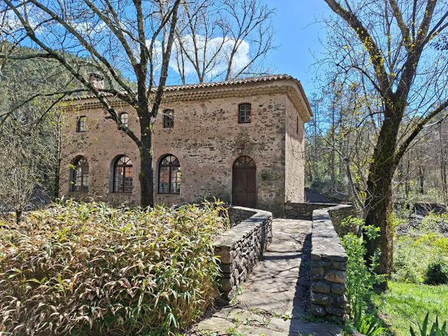 Propriété en perre en bord de rivière 140m² Chambon