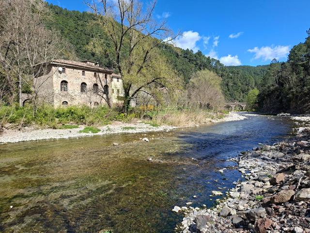 Propriété en perre en bord de rivière 140m² Chambon