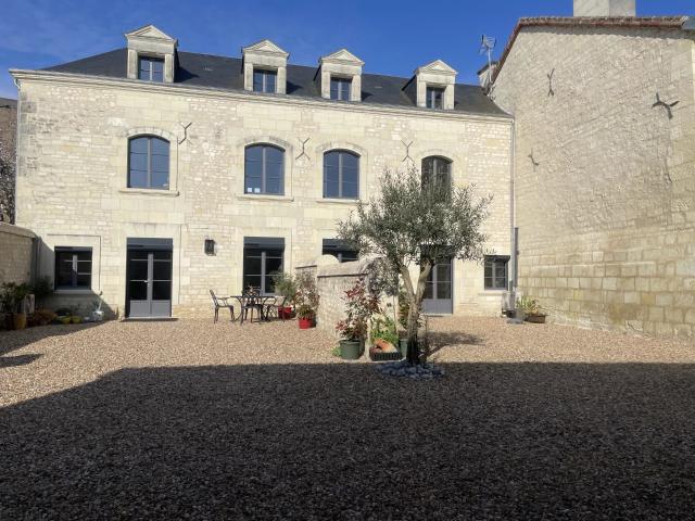 Propriété en pierre avec grand garage – Cœur de Loudun 86 195m² Loudun