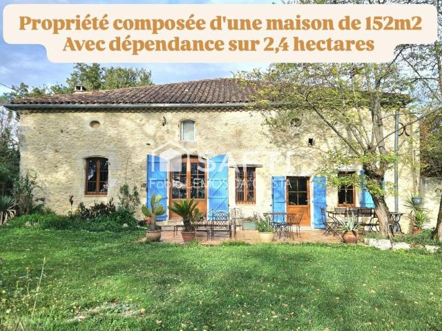 Propriété En Pierre Avec Dependance Sur 2,4 Hectares 152m² Montréal