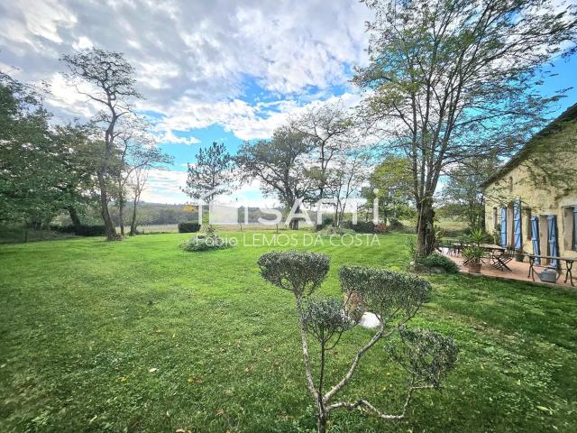 Propriété En Pierre Avec Dependance Sur 2,4 Hectares 152m² Montréal