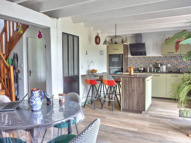Propriété en pierre avec dépendances, terrain et bois 240m² Ploufragan