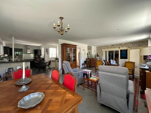 Propriété en pierre avec extension récente 183m² Prayssac