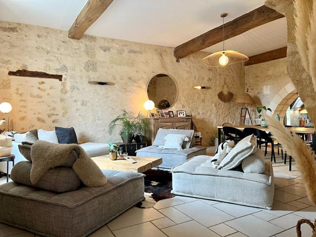 Propriété en pierre avec maison d'amis, piscine et garage po. 420m² Branne