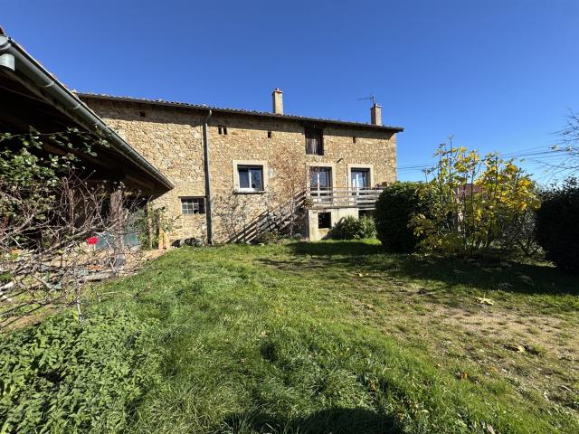 Propriété en pierre avec potentiel de rénovation 102m² Roiffieux