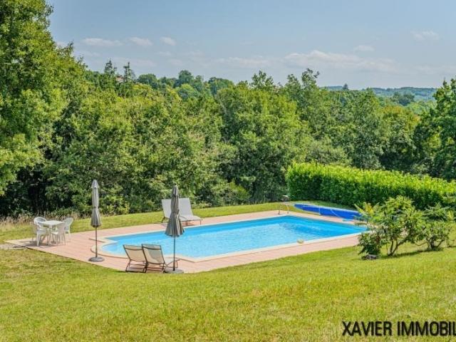 Propriété en pierre avec piscine et garage, implantée sur un. 115m² Montaigu de Quercy