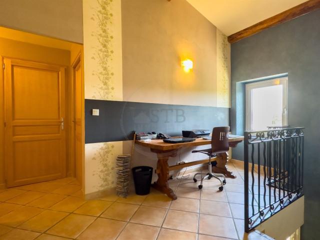 Propriété en pierre avec piscine et grand terrain à Loriol s. 180m² Loriol sur Drôme