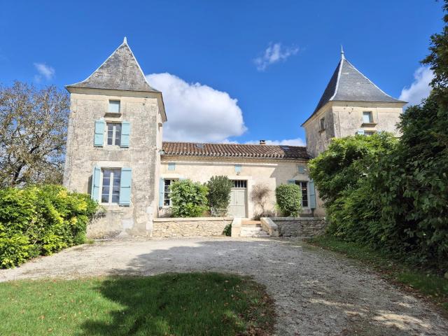 Propriété en pierre avec terrain, dépendance et piscine 190m² Tournon d'Agenais