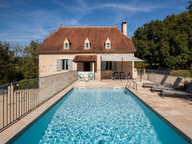PROPRIETE EN PIERRE CHARME ET GITES