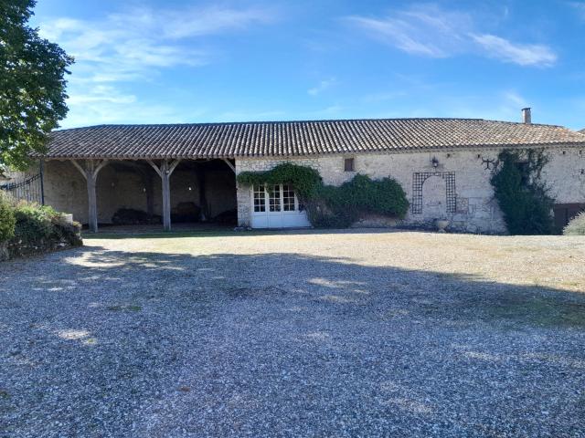 Propriété en pierre du Quercy avec gîtes et dépendances 173m² Brassac
