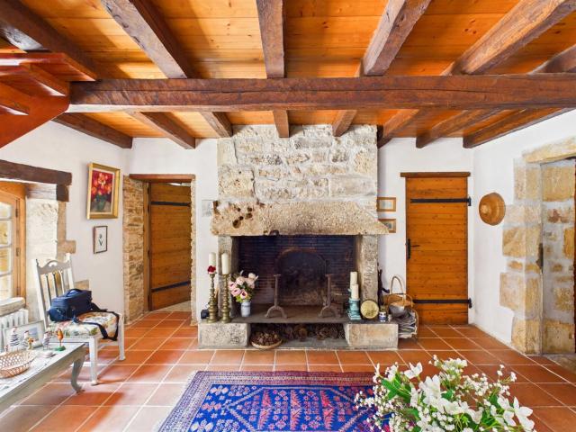 Propriété en pierre d’exception chargée d’histoire avec vues. 254m² Soturac
