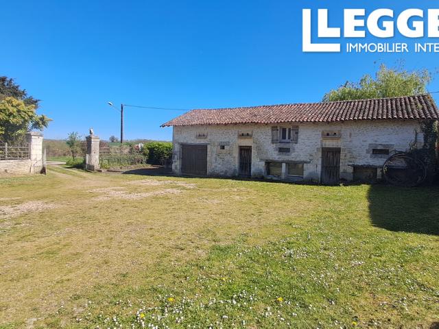 Propriété en pierre de caractère avec maison d'amis, granges et piscine au cœur de la Dordogne