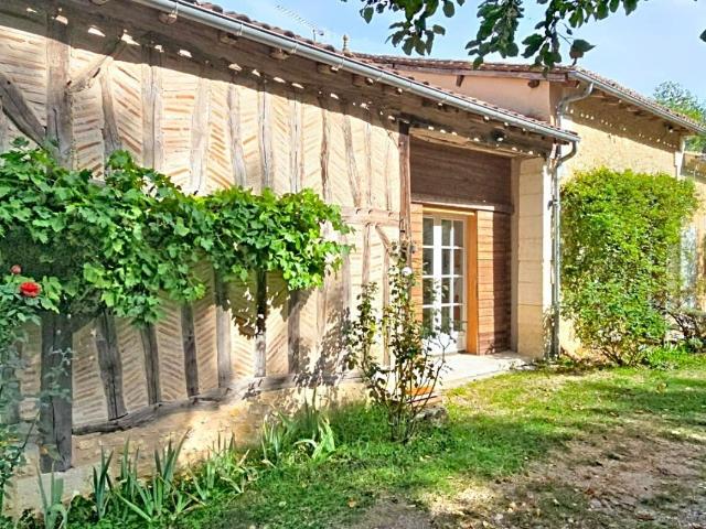 Propriété en pierre de 280 m², sur un beau terrain de 1.3ha