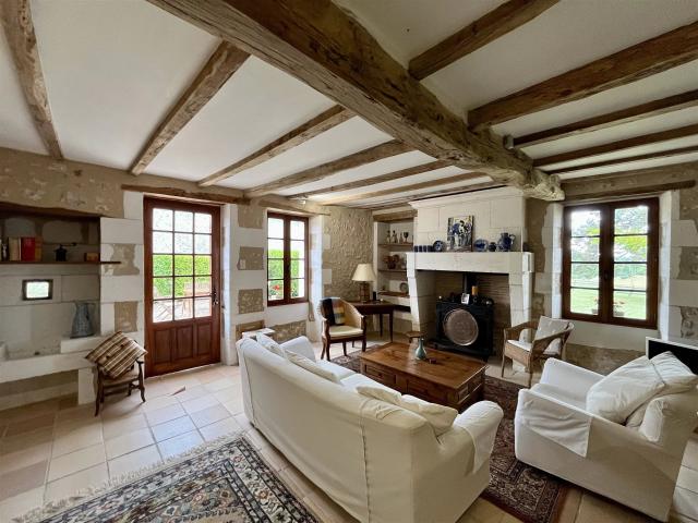 Propriété en pierre en excellent état, à proximité des comme. 145m² Palluaud