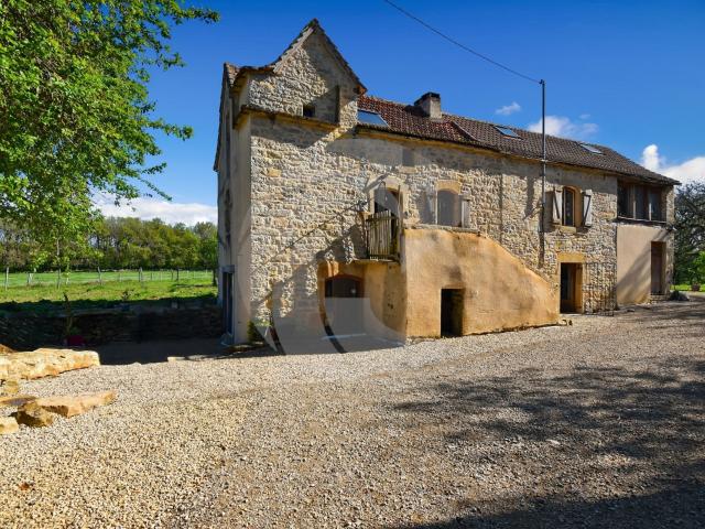 Propriété en pierre sur plus de 4 Hectares avec dépendances 130m² Caylus