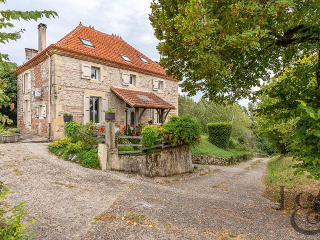 Propriété en pierre 4,5 hectares au Temple sur Lot 153m² Le Temple sur Lot