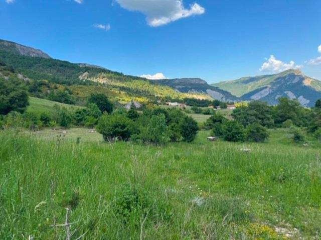 Propriété en pierres avec 2 maisons et 3 hectares de terrain – La Piarre 05