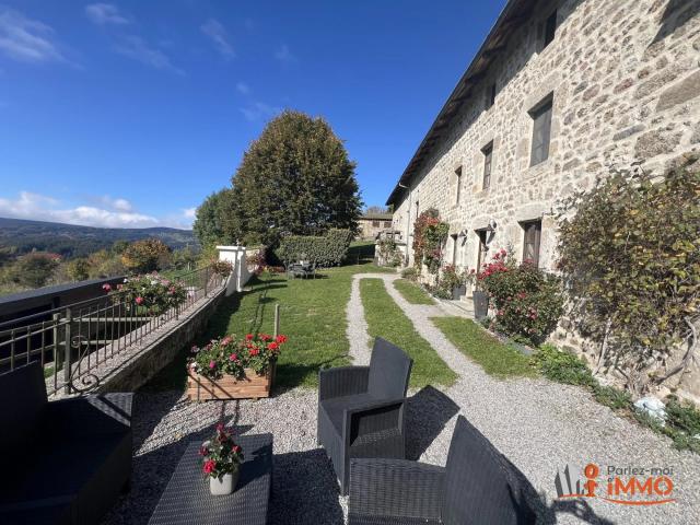 PROPRIETE EN PIERRES ET AUBERGE