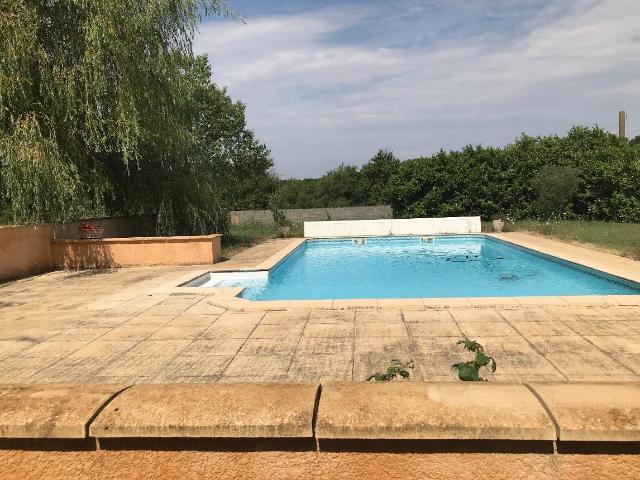 Propriété en pleine nature, avec 10 hectares, piscine et dép. 342m² Orsans