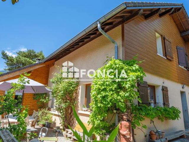Propriété ensemble de 2 maisons dont une annexe indépendante Chalet LAMBERSENS à moins de 10 mn du Lac d'Annecy 11 Pièces • 6 Chambres • 232 m² •