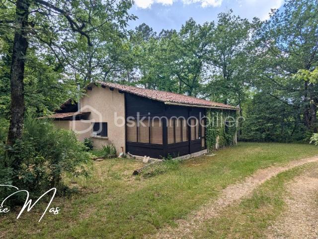 Propriété écologique avec maison d’amis et atelier au cœur de 2 ha de forêt