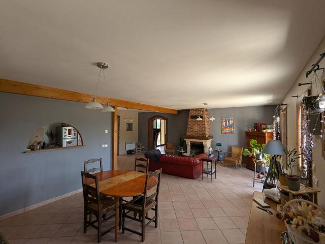 Propriété économe en énergie d'environ 174m2 8 pièces 4 chambres Parcelle de 2431m2