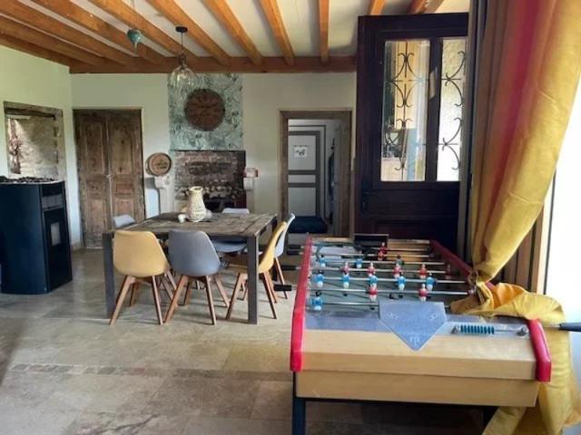 PROPRIETE EQUESTRE COMPRENANT MAISON DE MAITRE ET INSTALLATION, SUR 3.8 ha
