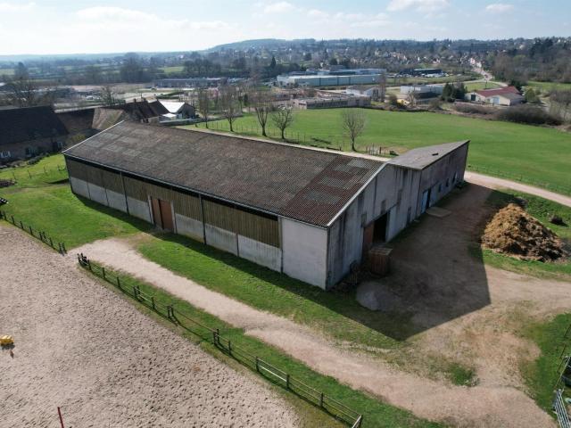 Propriété équestre clé en main sur 3,5 ha dans le Morvan 279m² Saint Brisson