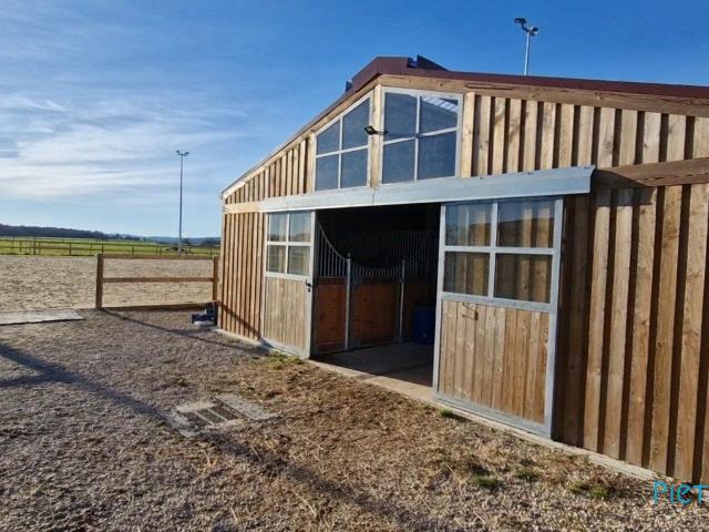 Propriété équestre avec villa et piscine 239m² Sennecey Le Grand