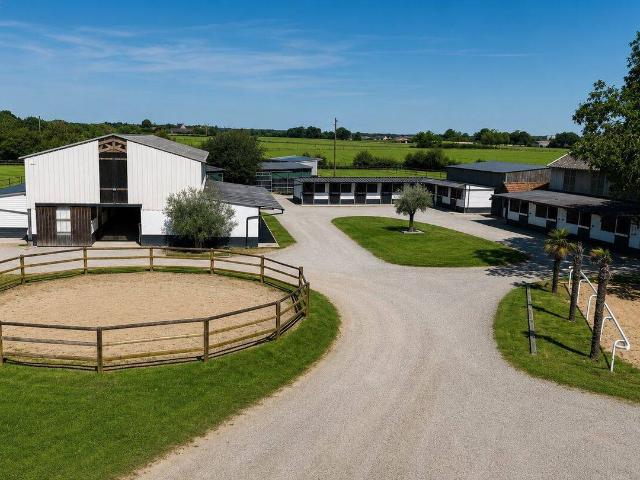 Propriété équestre avec maison d'habitation sur 7 ha