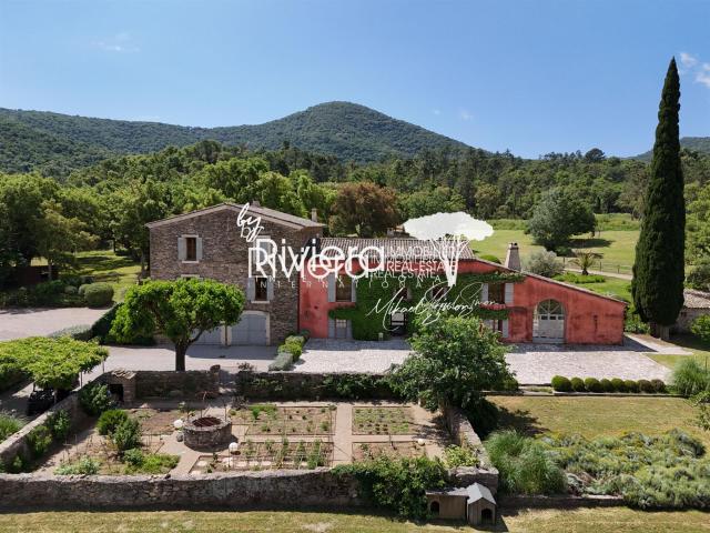 Propriété équestre Golfe de Saint Tropez ! 700m² Le Lavandou