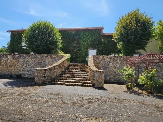 Haras. Propriété Équestre D'exception, 57 Ha, Infrastructure. 800m² Le Dorat