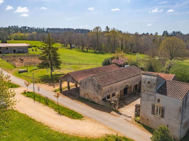 Propriété Équestre De 17 Hectares En Dordogne 70m² Villefranche du Périgord