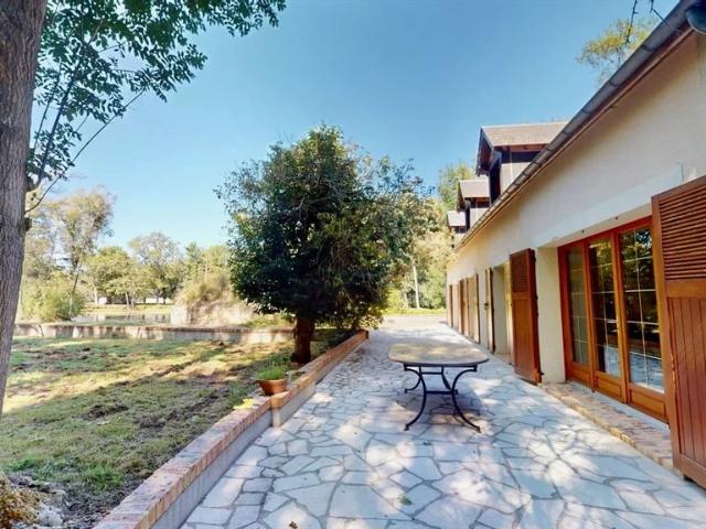 PROPRIETE EQUESTRE DE 9 HECTARES AUX PORTES DE PARIS