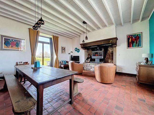 Propriété équestre de charme, plus de 3 hectares de prairies 250m² Le Dézert