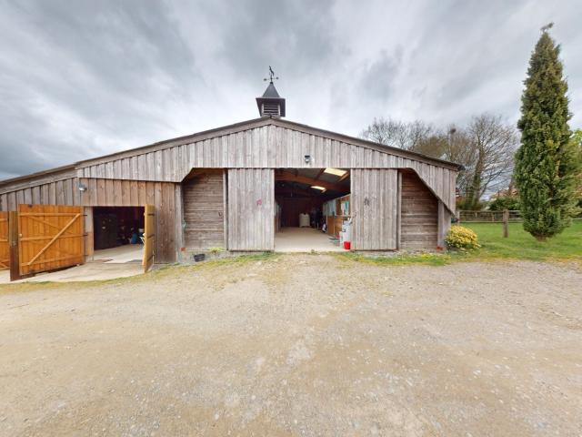 Propriété équestre, maison, barn, carrière couverte. 200m² La Souterraine