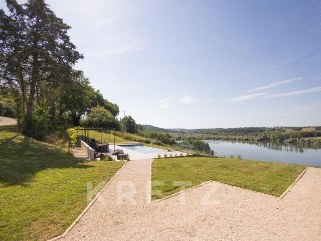 Propriété exceptionnelle 9 pièces et 22 hectares en bord de. 235m² Lupiac