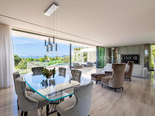 Propriete Exceptionnelle Cap D'antibes Vue Mer Piscine. 625m² Antibes