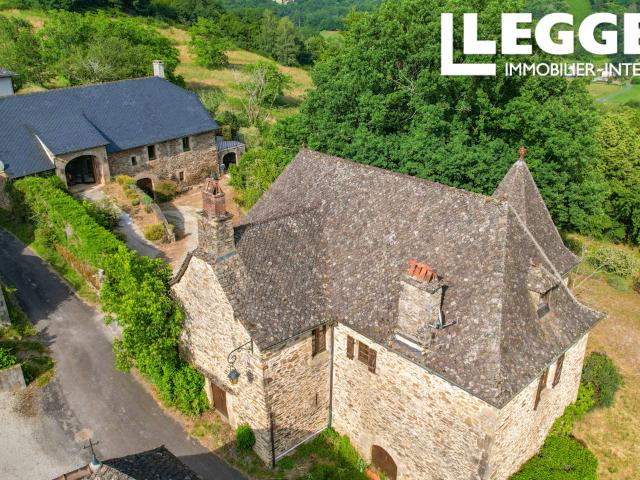 Propriété exceptionnelle avec 2 maisons, vue panoramique, piscine à débordement, charme et authenticité