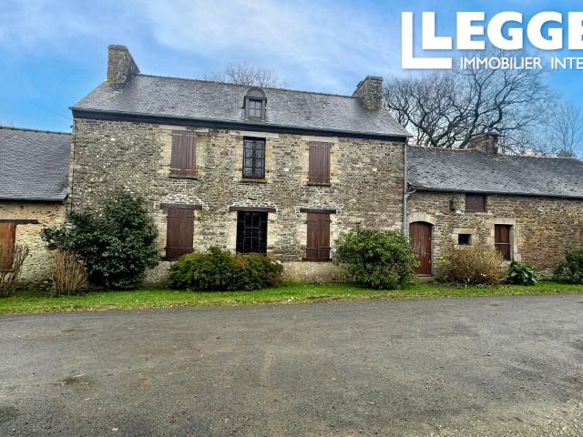 Propriété Exceptionnelle! Longère avec étang, 7 pièces, 4 chambres, garage et puits. Potentiel commercial