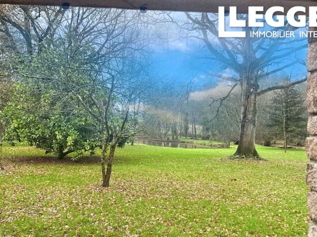 Propriété Exceptionnelle! Longère avec étang, 7 pièces, 4 chambres, garage et puits. Potentiel commercial