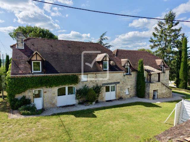 Propriété exclusive à Cales: double maison, double architec. 290m² Calès